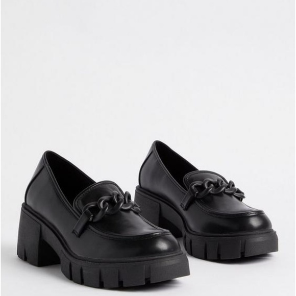 🆕 CHUNKY HEEL LOAFER WITH CHAIN 🆕 - Picture 1 of 6